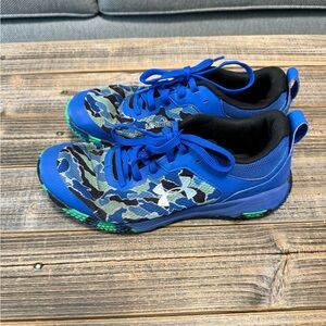 Boys 7Y Under Armour Sneakers - used